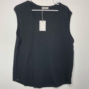 Barefoot Dreams Malibu collection Tee. Size XL.